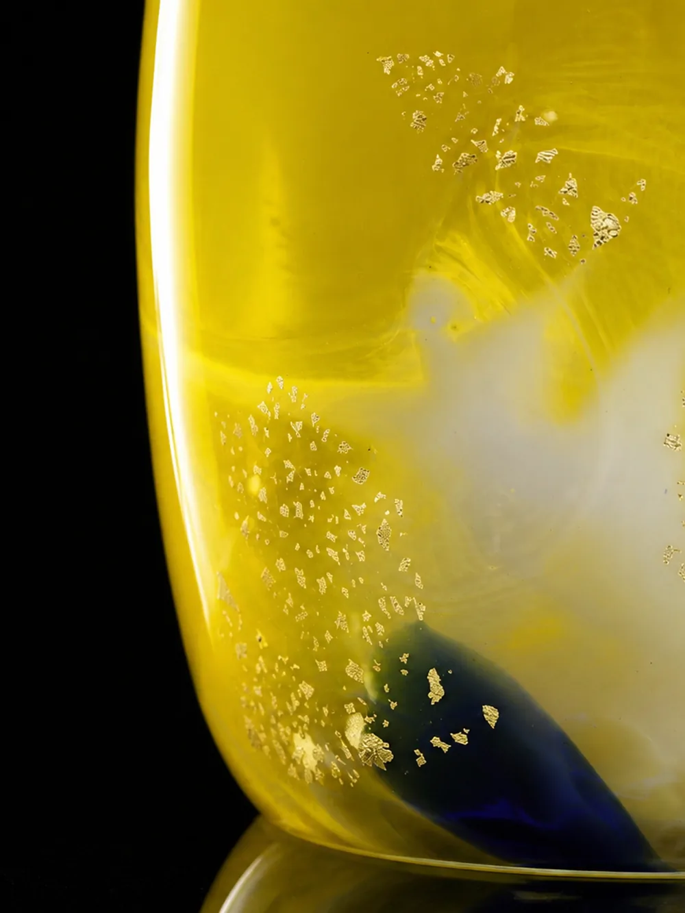 黄グラスの金箔ディテール